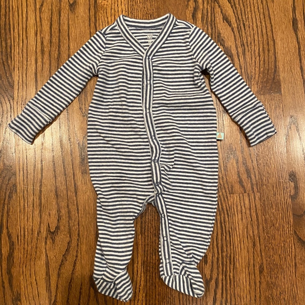 0-3M baby Gap long sleeve Onesie